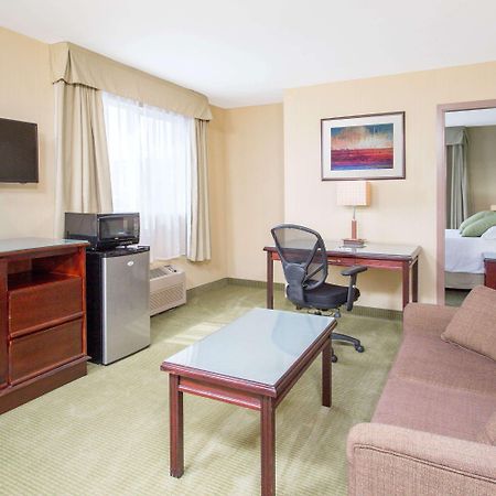 Ramada By Wyndham Williams Lake Buitenkant foto