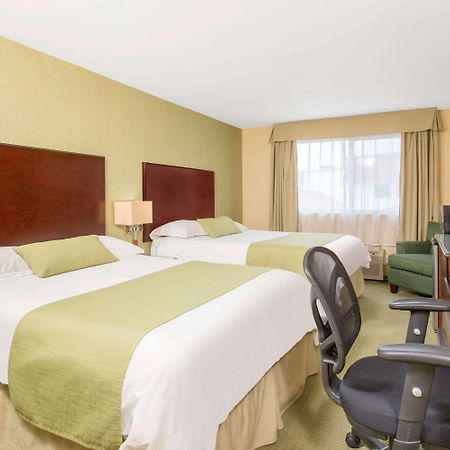 Ramada By Wyndham Williams Lake Buitenkant foto