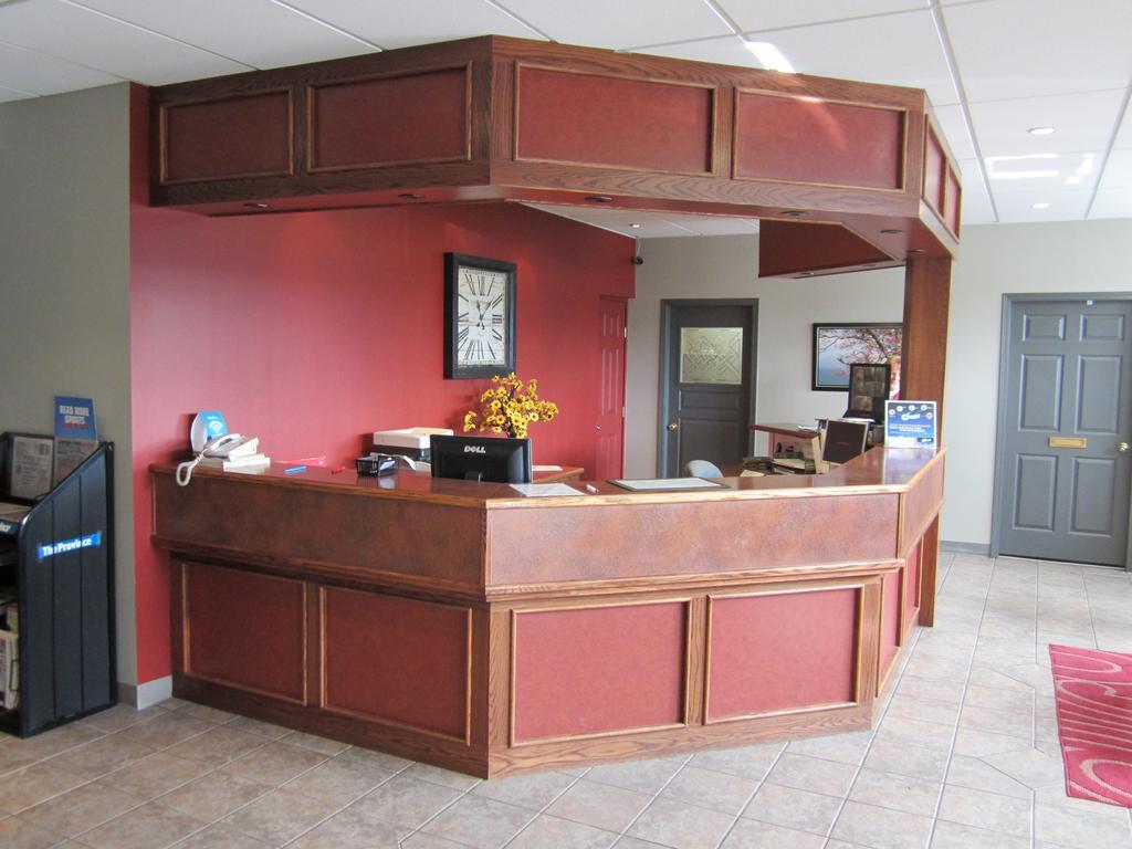 Ramada By Wyndham Williams Lake Buitenkant foto