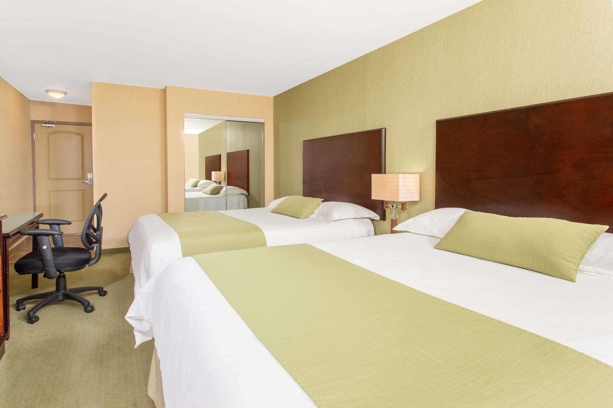 Ramada By Wyndham Williams Lake Buitenkant foto