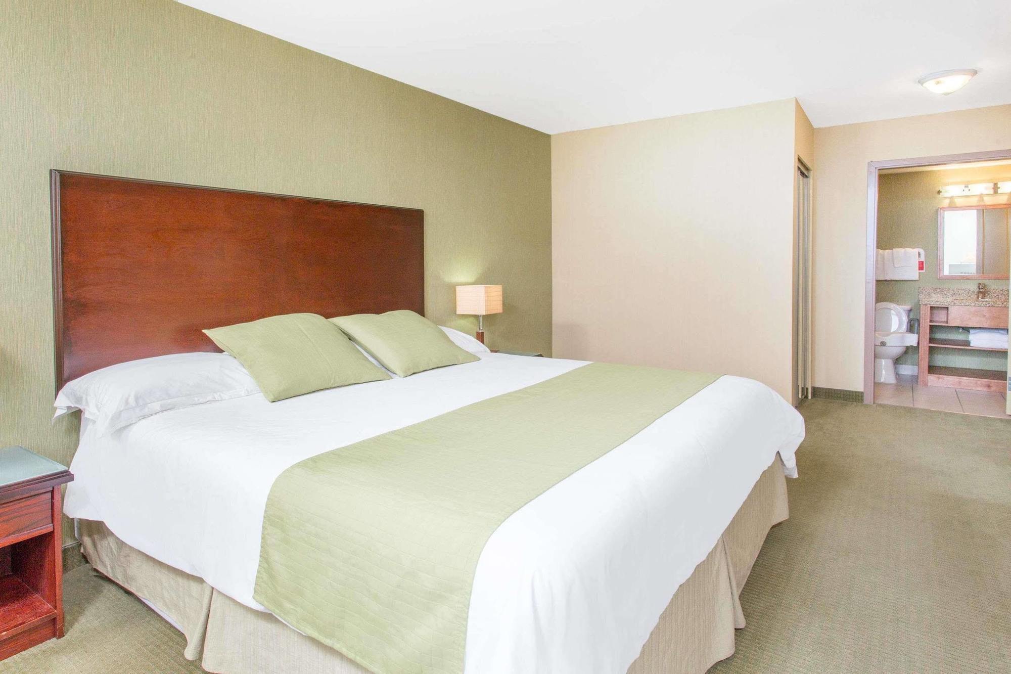 Ramada By Wyndham Williams Lake Buitenkant foto