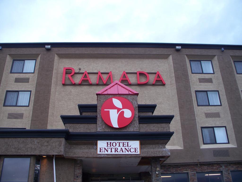 Ramada By Wyndham Williams Lake Buitenkant foto