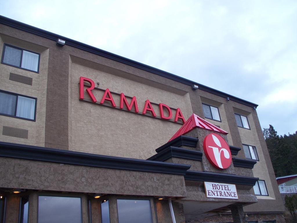 Ramada By Wyndham Williams Lake Buitenkant foto