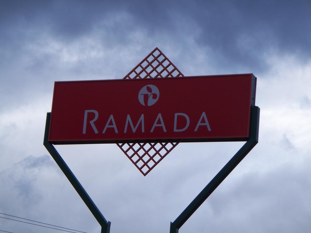 Ramada By Wyndham Williams Lake Buitenkant foto
